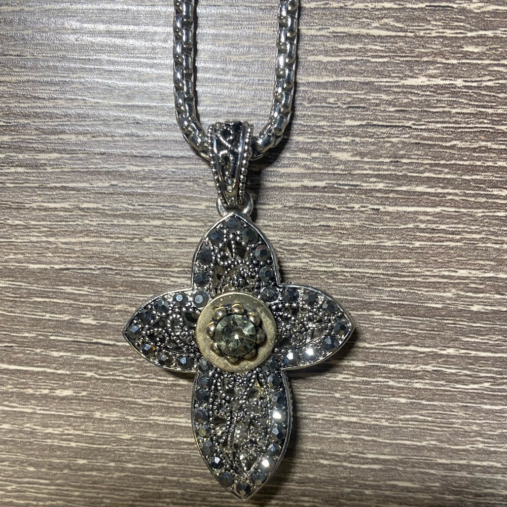 Cross neckless - Picture 3 of 6